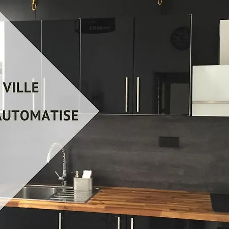 S'habille En Noir Et Blanc *