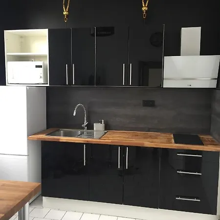 S'habille En Noir Et Blanc Apartman *