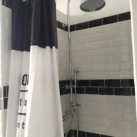 S'habille En Noir Et Blanc Apartamento